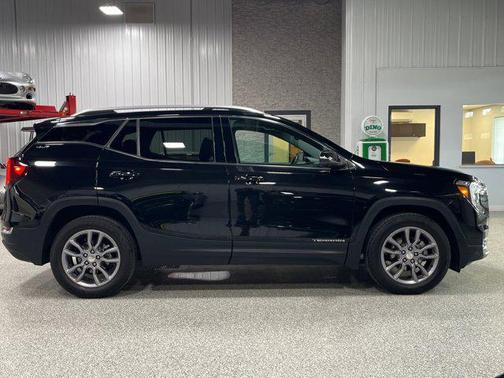 Ebony Twilight Metallic 2022 GMC Terrain SLT