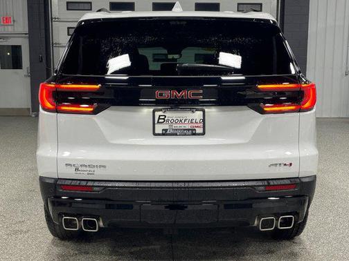 2026 GMC Acadia AWD AT4