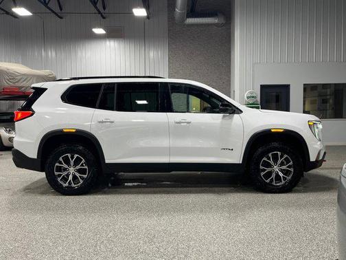 2026 GMC Acadia AWD AT4