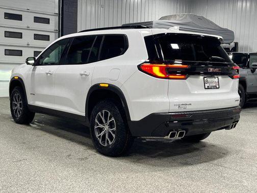 2026 GMC Acadia AWD AT4