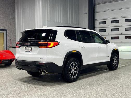 2026 GMC Acadia AWD AT4
