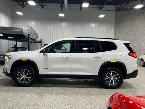 2026 GMC Acadia AWD AT4
