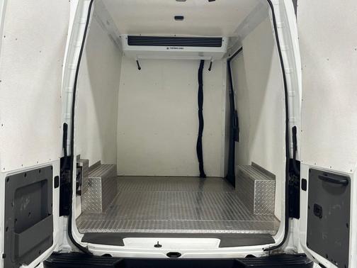 Glacier White 2014 Nissan NV Cargo NV3500 HD S V8