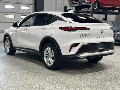 Summit White 2025 Buick Envista Preferred FWD