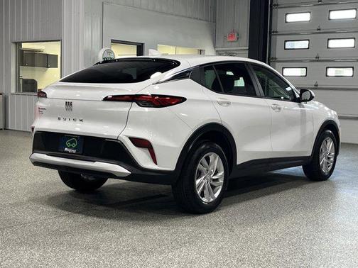 Summit White 2025 Buick Envista Preferred FWD