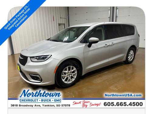 Silver Mist Clearcoat 2023 Chrysler Pacifica Touring L