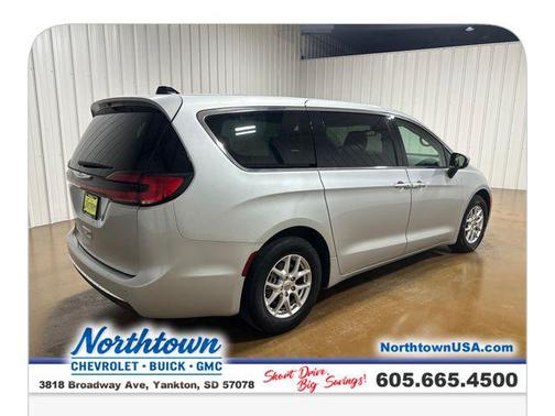Silver Mist Clearcoat 2023 Chrysler Pacifica Touring L