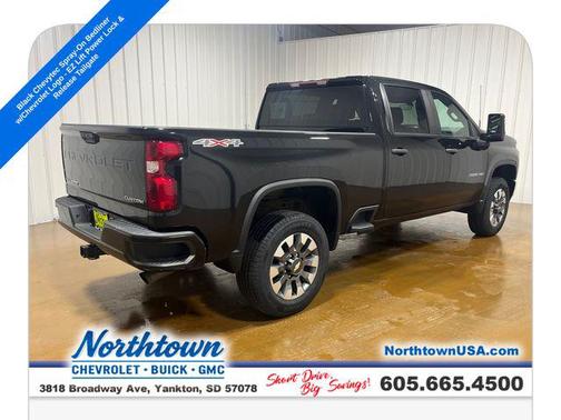 Mosaic Black Metallic 2022 Chevrolet Silverado 2500 Custom