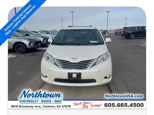 2017 Toyota Sienna XLE