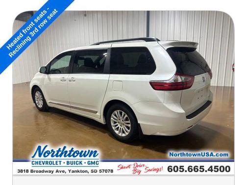 2017 Toyota Sienna XLE