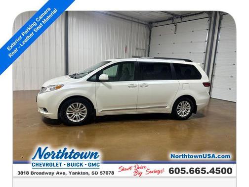 2017 Toyota Sienna XLE