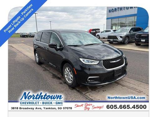 Brilliant Black Crystal Pearlcoat 2023 Chrysler Pacifica Touring L
