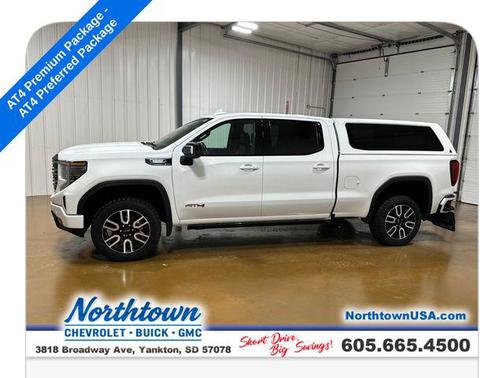 Summit White 2023 GMC Sierra 1500 AT4