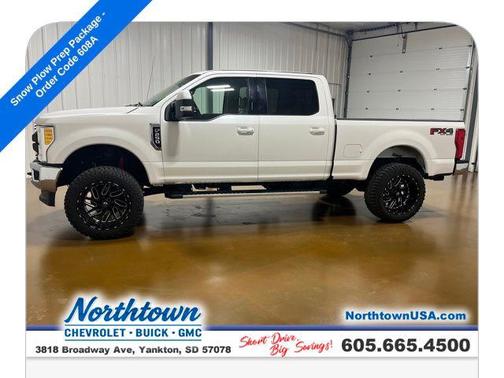 White Platinum Clearcoat Metallic 2017 Ford F-250 Lariat