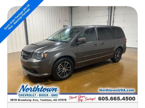 Granite Pearlcoat 2017 Dodge Grand Caravan SE
