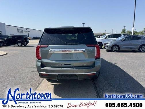 2023 GMC Yukon SLT