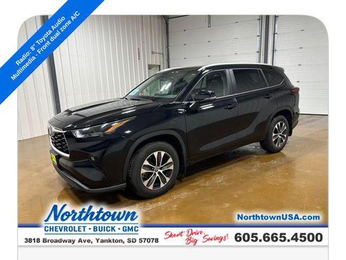 Midnight Black Metallic 2023 Toyota Highlander XLE