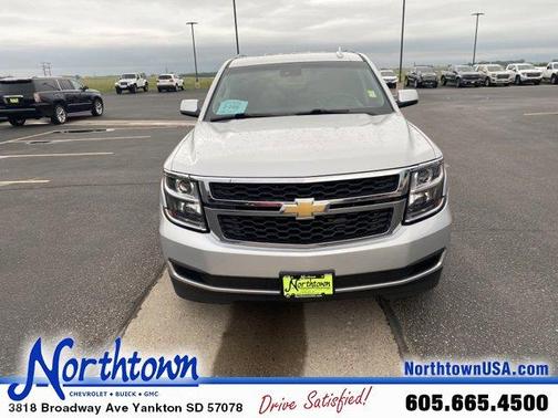 Photo 2 of 22 of 2018 Chevrolet Tahoe LT