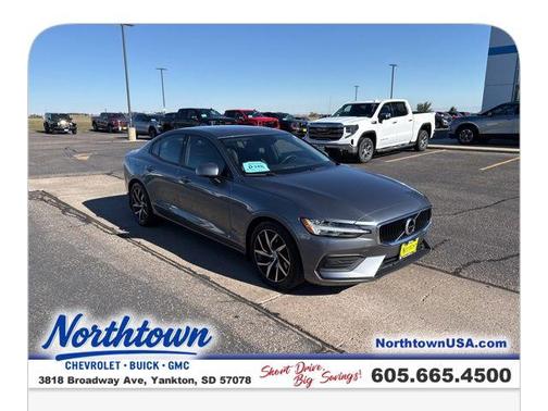 2020 Volvo S60 T6 Momentum