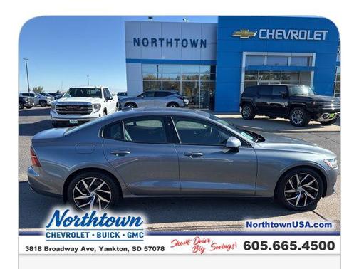 2020 Volvo S60 T6 Momentum