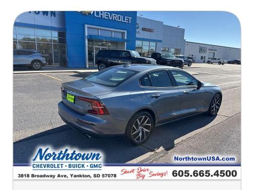 2020 Volvo S60 T6 Momentum