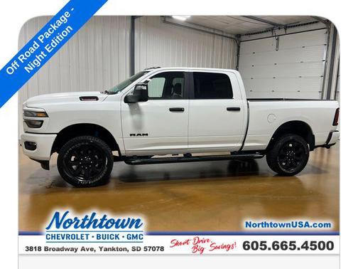 Bright White Clearcoat 2026 RAM 2500 Big Horn Crew Cab 4x4 6'4' Box