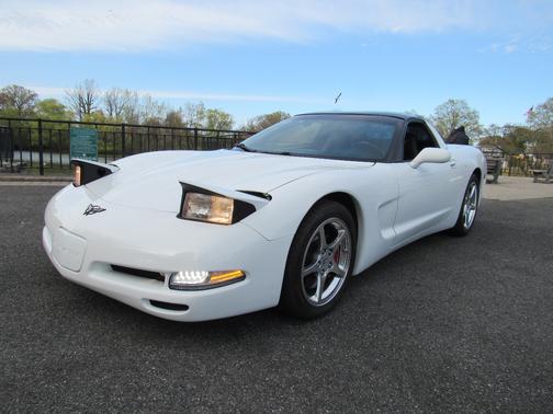 WHITE 1998 Chevrolet Corvette Base