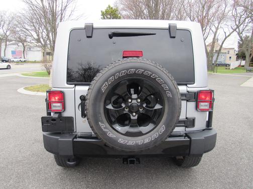 SILVER 2015 Jeep Wrangler Unlimited Sahara