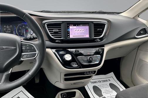 2022 Chrysler Voyager LX