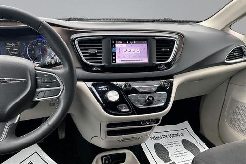 2022 Chrysler Voyager LX