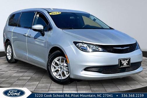 2022 Chrysler Voyager LX