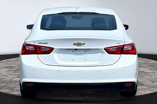 Summit White 2024 Chevrolet Malibu LT W/1LT