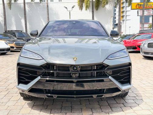 2025 Lamborghini Urus SE