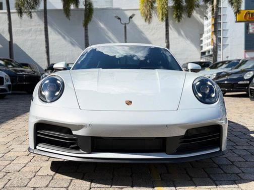 2025 Porsche 911 Carrera