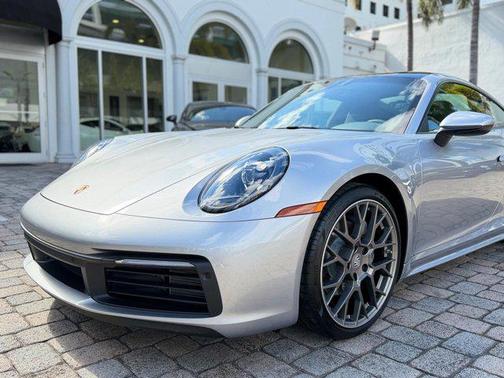 2022 Porsche 911 Carrera