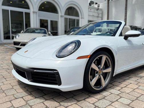 2022 Porsche 911 Carrera