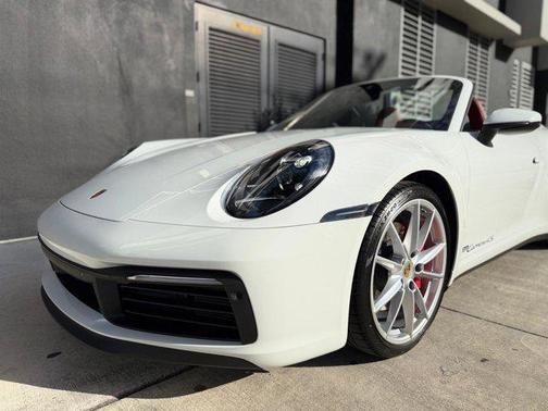 2024 Porsche 911 Carrera 4 GTS