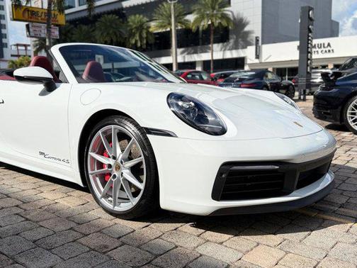 2024 Porsche 911 Carrera 4 GTS