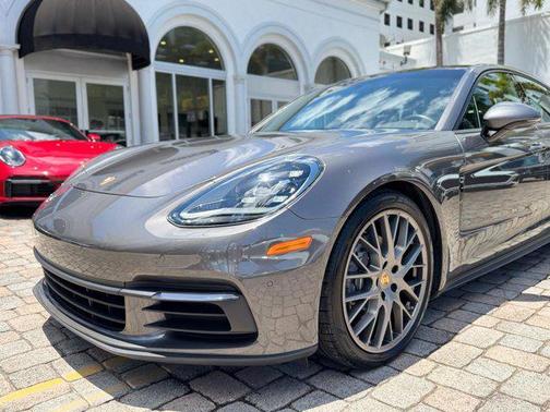 2018 Porsche Panamera Base