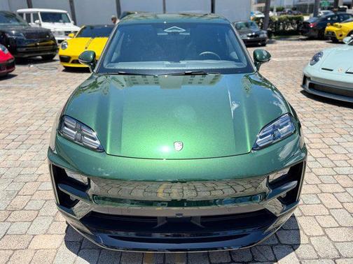 2025 Porsche Macan Turbo