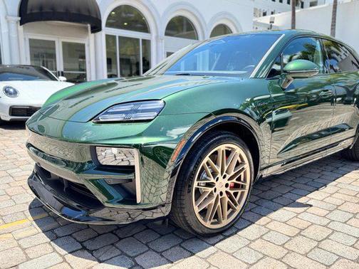 2025 Porsche Macan Turbo