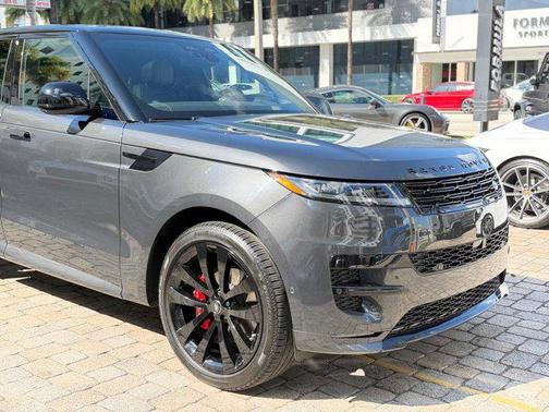 2025 Land Rover Range Rover Sport SE