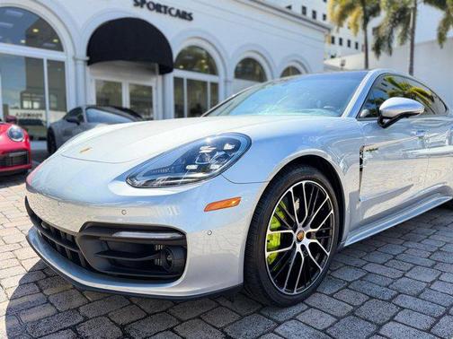 2023 Porsche Panamera 4
