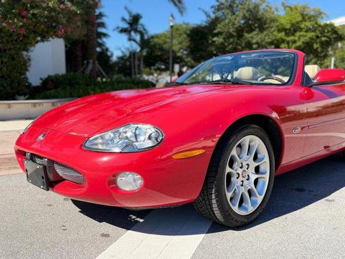 2001 Jaguar XKR Base