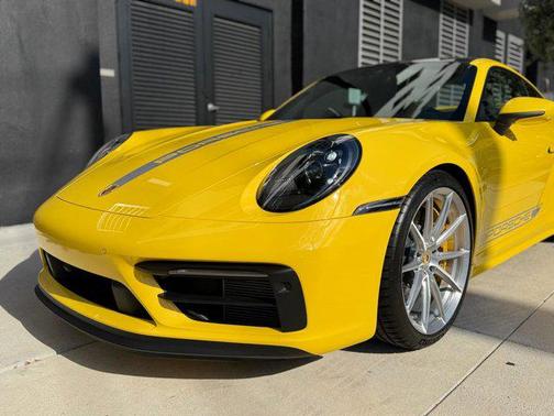 2022 Porsche 911 Carrera GTS
