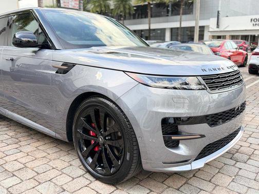 2025 Land Rover Range Rover Sport SE