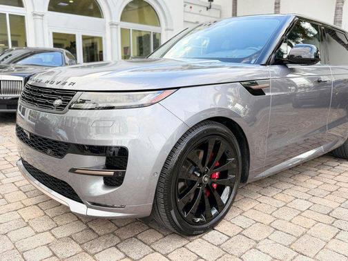 2025 Land Rover Range Rover Sport SE