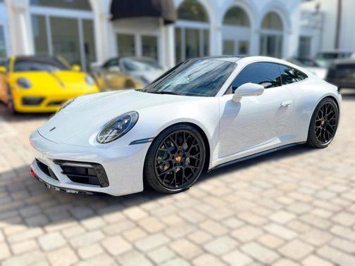 2023 Porsche 911 Carrera 4
