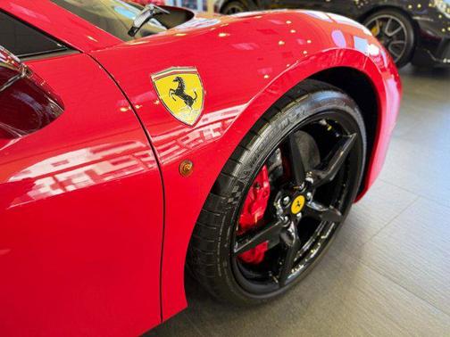 2016 Ferrari 488 Spider Base