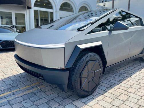 2024 Tesla Cybertruck Cyberbeast